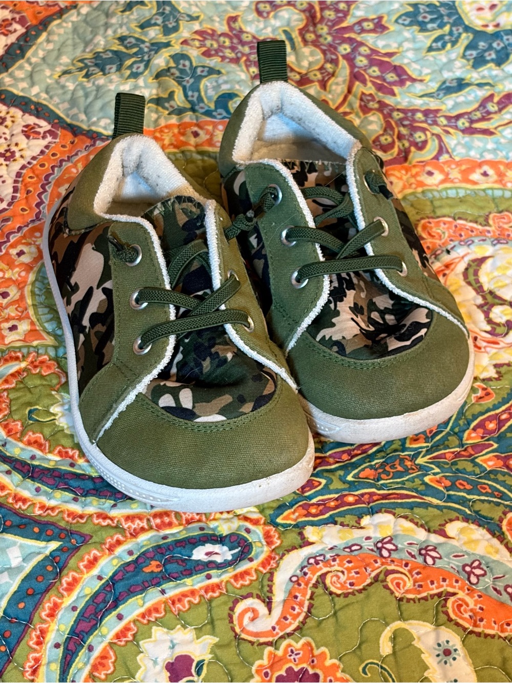 Kids STQ Camouflage Lace-Up Sneakers in Olive Green